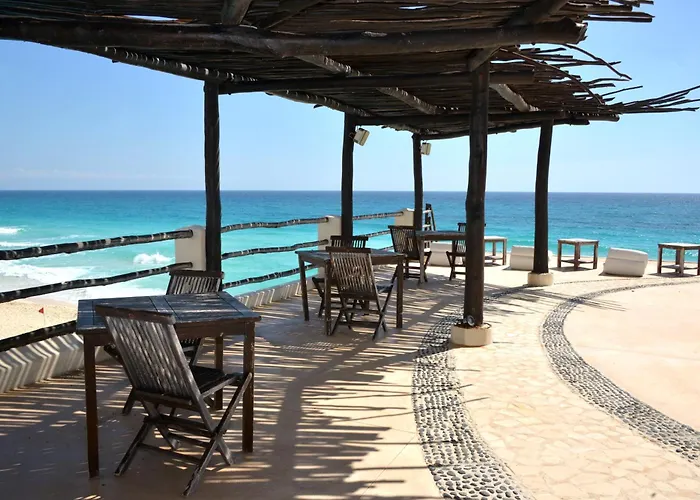 AR Cancun Plaza
